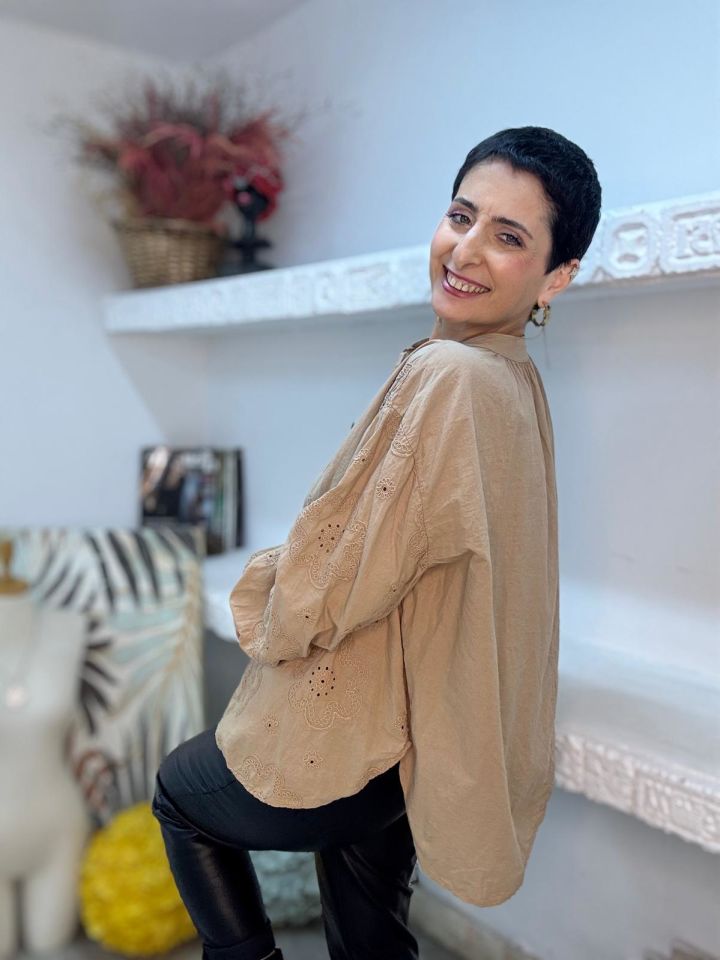 DAİRE ÇİÇEK FİSTOLU BLUZ