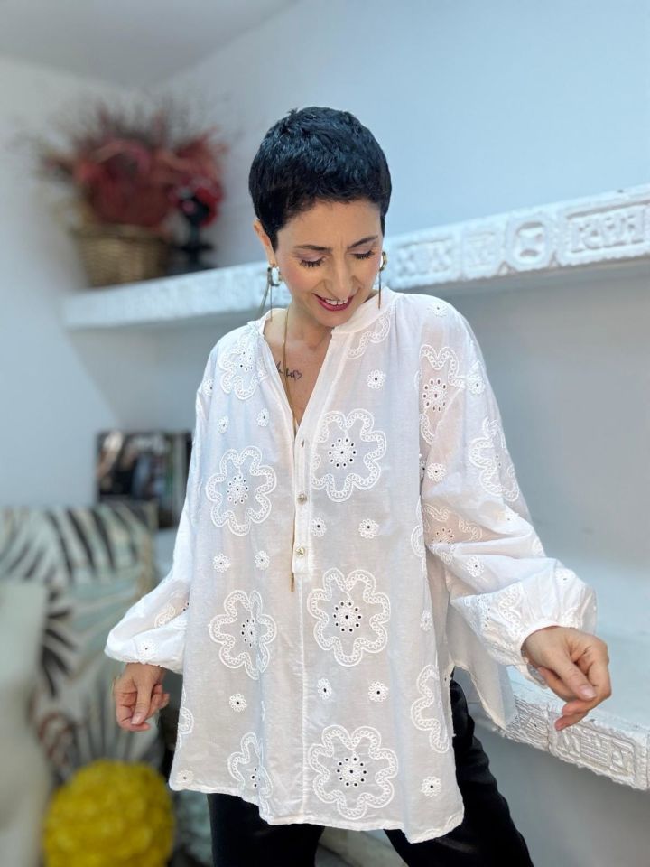 DAİRE ÇİÇEK FİSTOLU BLUZ
