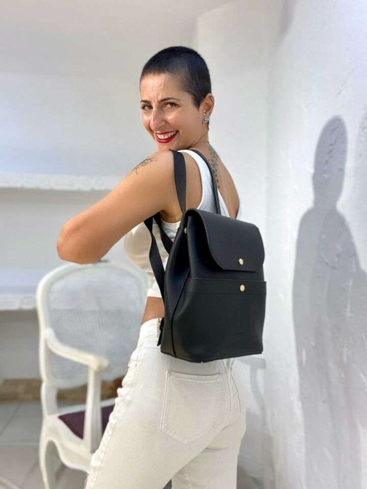 SIRT ÇANTASI