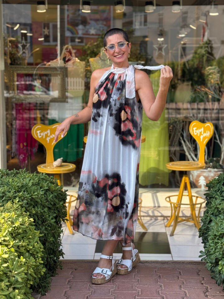 Halter Yaka Batik Desen İpek Elbise