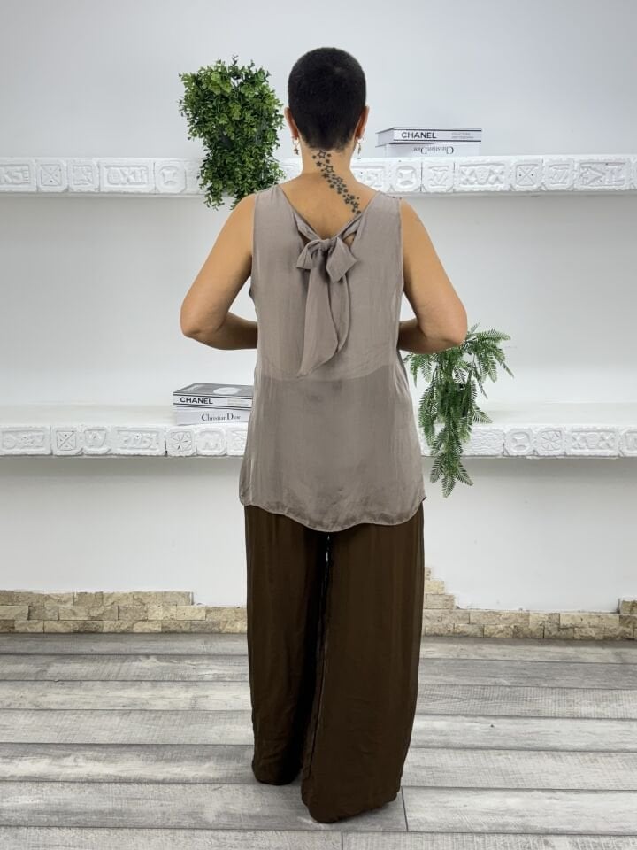 Bağlama Detaylı Sıfır Kol İpek Bluz