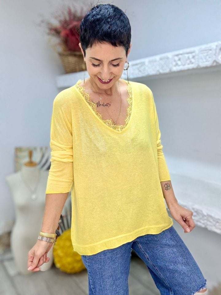 YAKA DANTELLİ SİMLİ BLUZ